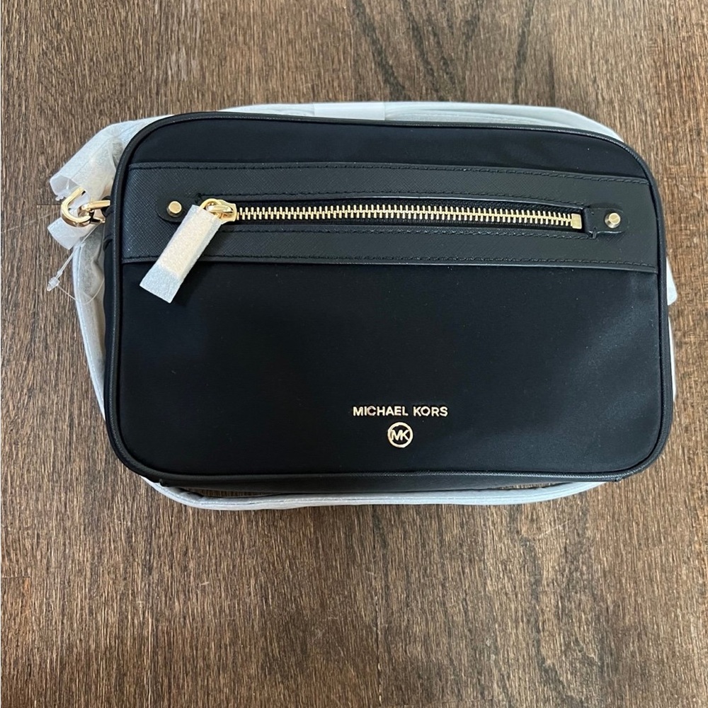Michael Kors ✨ NWT ✨ Nylon Jet Set Charm East West Crossbody